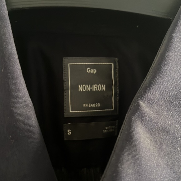 Mens GAP Button Down - Picture 2 of 3